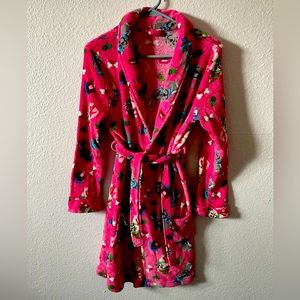 Plush pink robe. Soft and in great condition. No rips, tears or stains.
